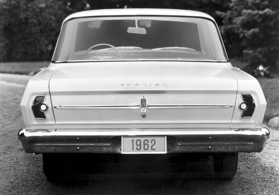  Acadian Beaumont 4-Door Sedan 1962 года  (фото 2 из 6)